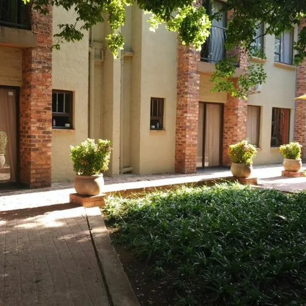 24 Onvrey Guest House, hotel em Boksburg