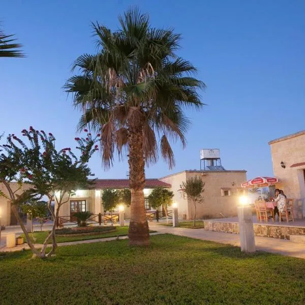 Glaro Garden Hotel, hotel v destinaci Rizokarpaso