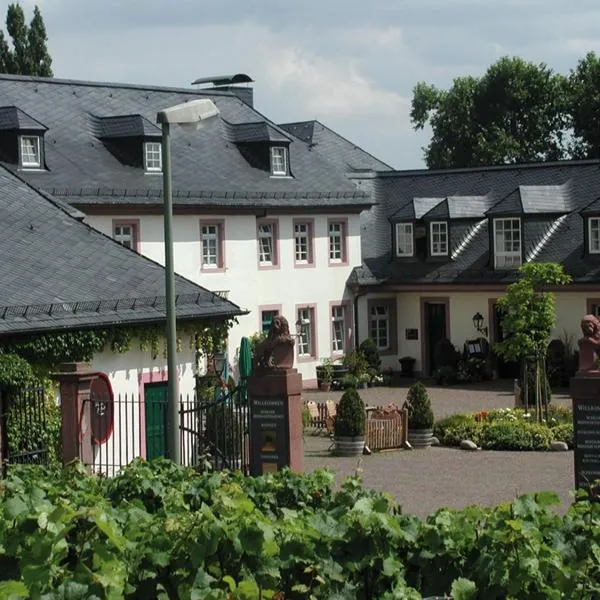 Residenz Weingut Schloss Reinhartshausen، فندق في إلتفيل