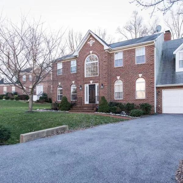 Superb Basement close to the Gaylord MGM Outlets National Harbor, hotel v destinaci Fort Washington