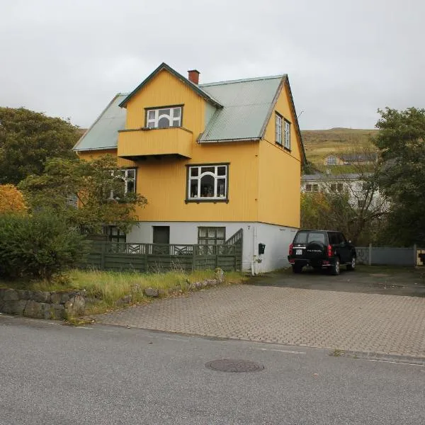 Cosy Guesthouse anno 1936, hotel in Sandavágur
