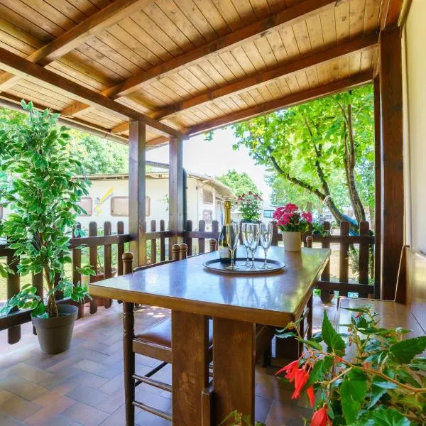 bungalow campeggio madonnina, hotel v destinaci Domaso