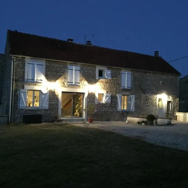 La maison de Lucien, gîte au cœur du vignoble Chablisien, ξενοδοχείο σε Préhy