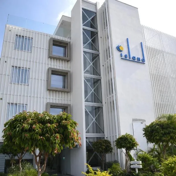Island Boutique Hotel, hotel in Larnaca