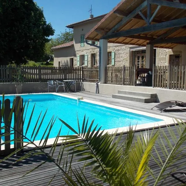 A La Mare du Vieux Chêne, hotel v destinaci Bellegarde-Poussieu