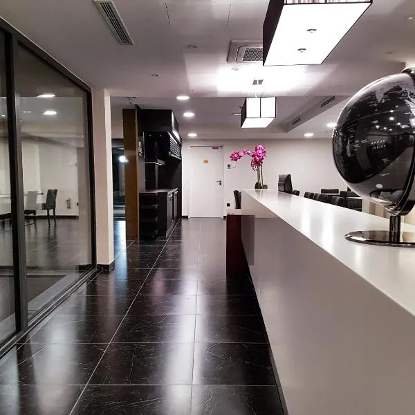 Best Western Hôtel Journel Paris Sud: Ris-Orangis şehrinde bir otel
