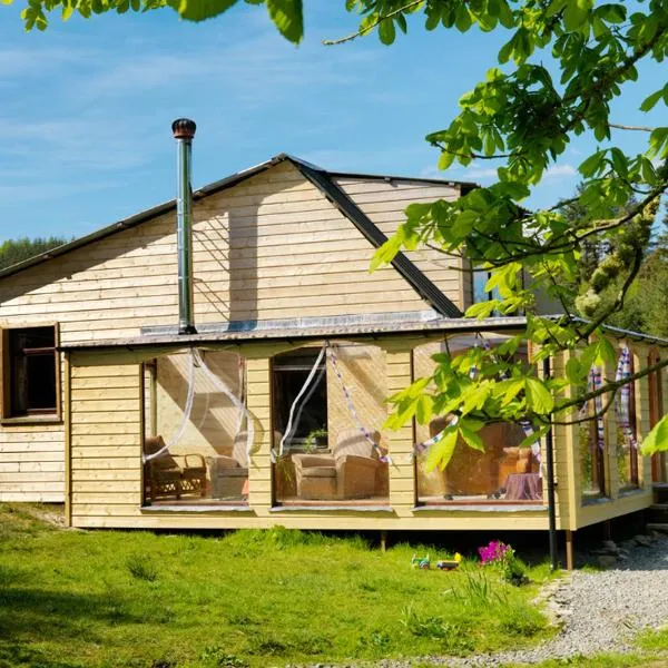 Meadowsweet Forest Lodge, hotel in Doochary