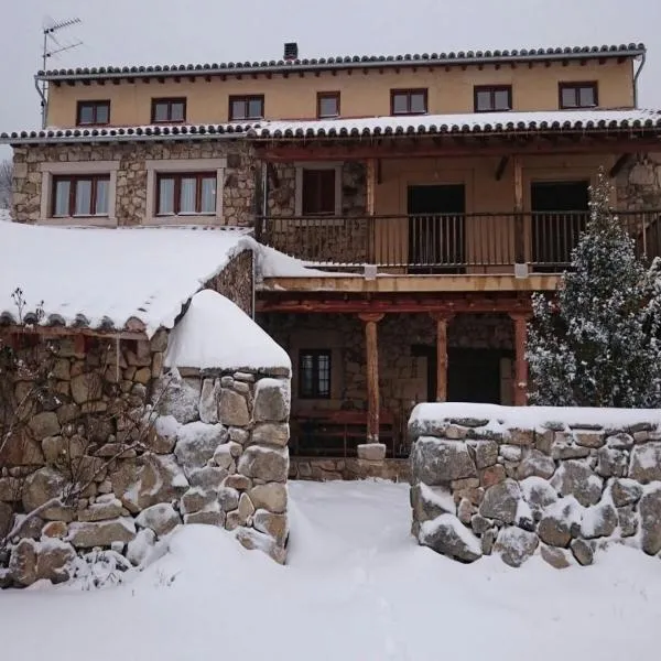 Casa Rural La Tablilla y La Terraza, hotel in Navalperal de Tormes
