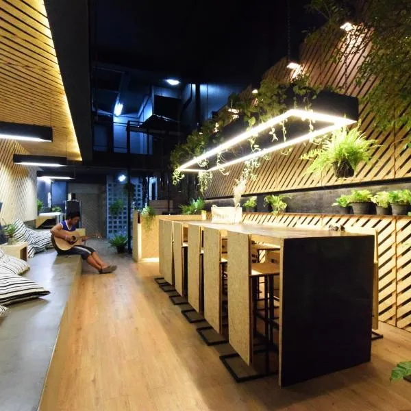 Hugger Hostel、プーケットタウンのホテル