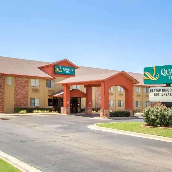 Quality Inn Broken Arrow - Tulsa, hotel v destinaci Broken Arrow