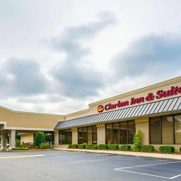 Clarion Inn & Suites Dothan South، فندق في Cottonwood