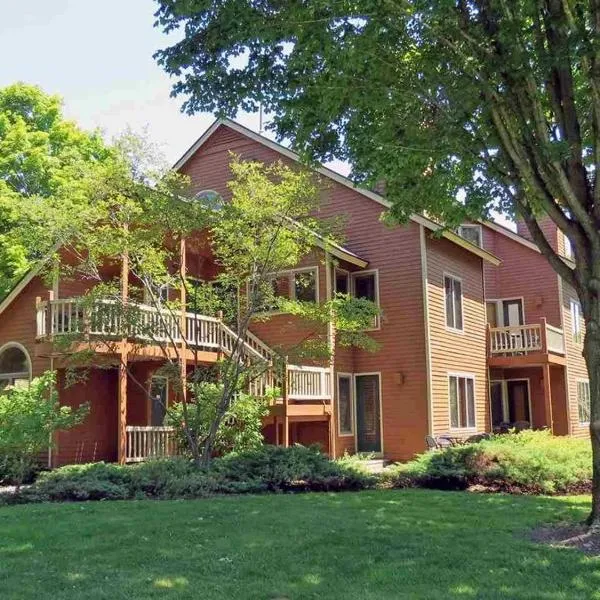 Spacious 2 Bed Condo at Crystal Mountain Resort, hotel en Frankfort