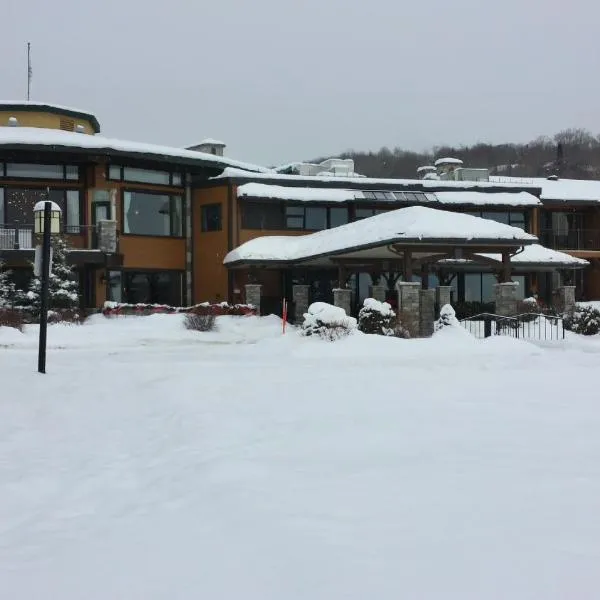 Le Manoir du Lac Delage, hotel v destinaci Stoneham