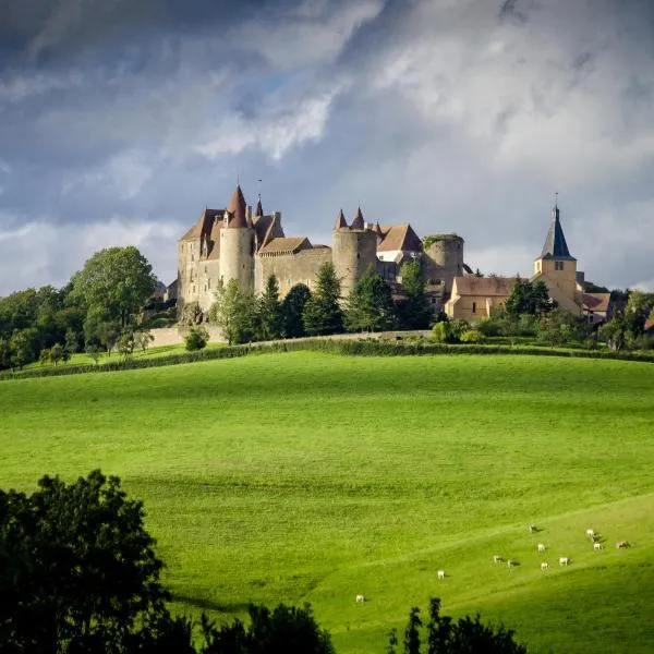 Le Domaine des Prés Verts Suites & Chambres avec Jacuzzi Privatif à Châteauneuf, hotel in Sainte-Sabine