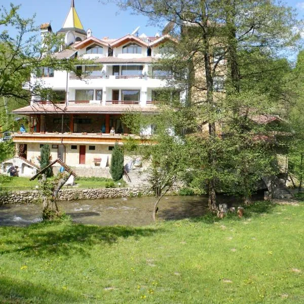 Hotel Paradise Place, hotel em Kalofer