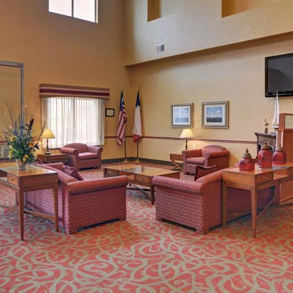 Quality Suites Near Cedar Creek Lake, hotel in Gun Barrel City