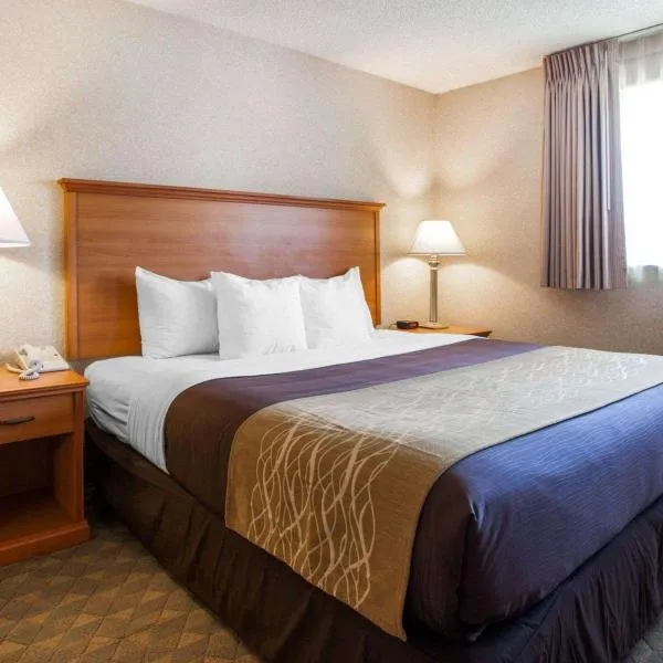 Comfort Inn Kirkland، فندق في ودينفيل