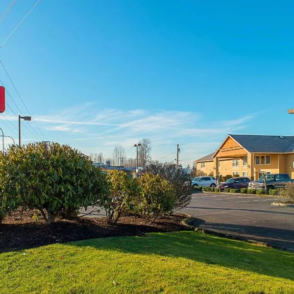 Econo Lodge، فندق في إنومكلاو