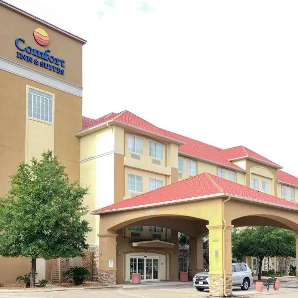 Comfort Inn & Suites Near Six Flags & Medical Center, hotell i Beckmann