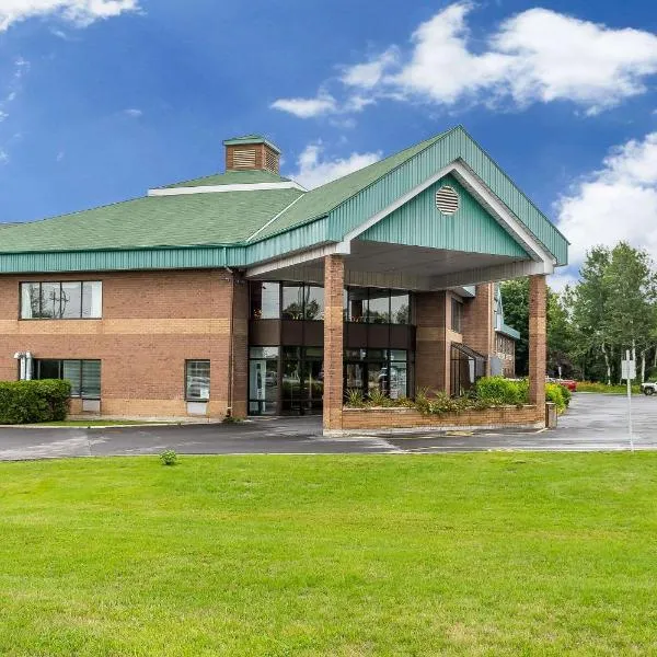 Quality Inn & Suites, hotel v destinaci Hawkesbury