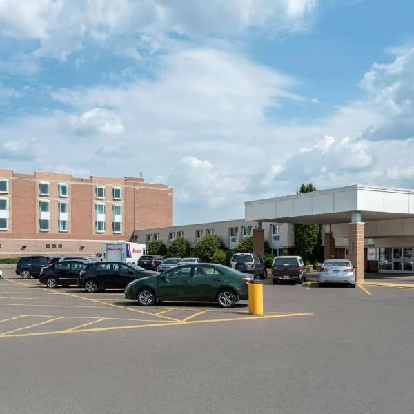 Clarion Hotel & Suites, hotel en Brandon