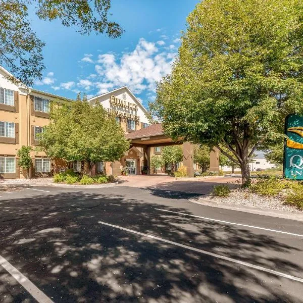 Quality Inn & Suites University Fort Collins, hotel en Timnath