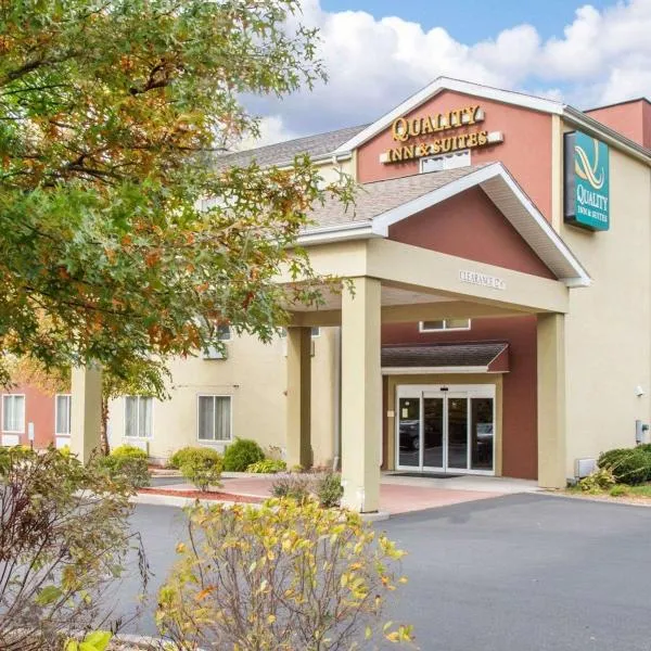 Quality Inn & Suites Meriden, hotel di Berlin