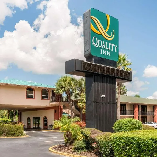 Quality Inn & Suites Orlando Airport，Oak Ridge的飯店