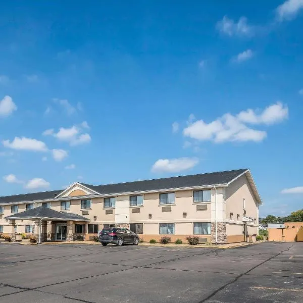 Quality Inn Coralville - Iowa River Landing، فندق في كورالفيل