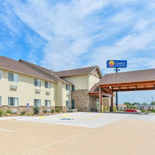 Comfort Inn & Suites Riverview near Davenport and I-80, хотел в Geneseo