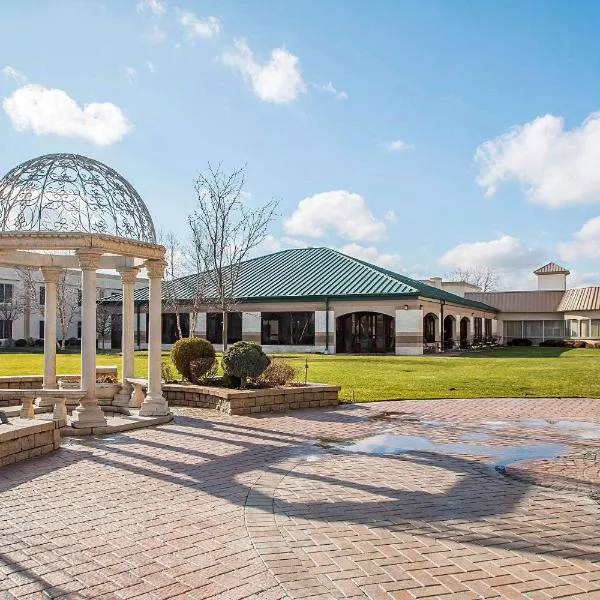 Clarion Inn Elmhurst - Oak Brook near I-88, I-290, I-294, hotel v destinaci Elmhurst