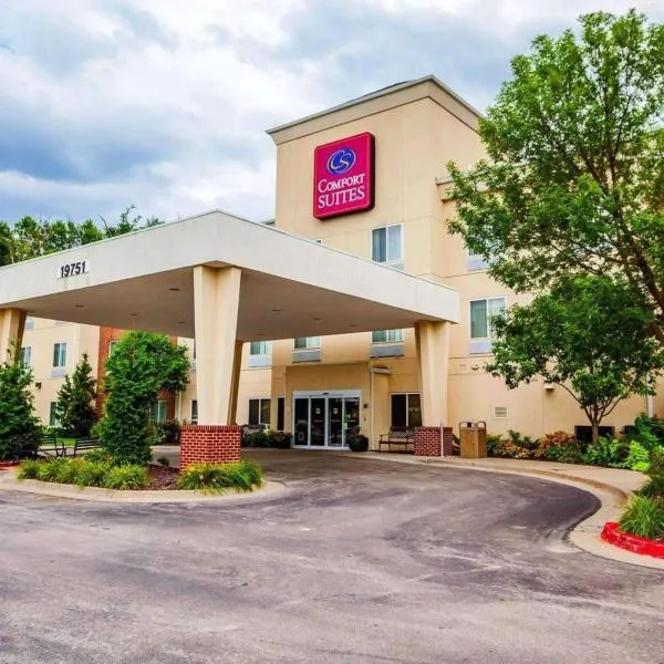 Comfort Suites Independence - Kansas City, khách sạn ở Independence