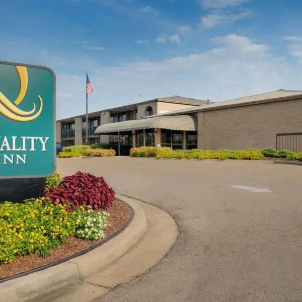 Quality Inn Columbus, ξενοδοχείο στο West Point