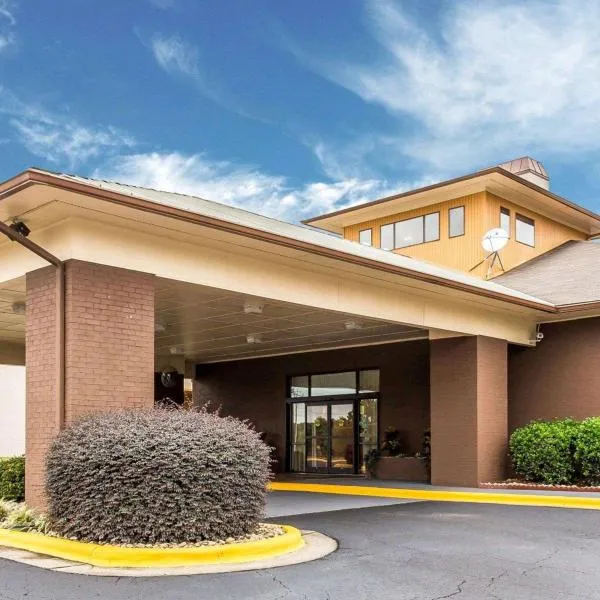 Quality Suites Convention Center - Hickory, hotel in Conover