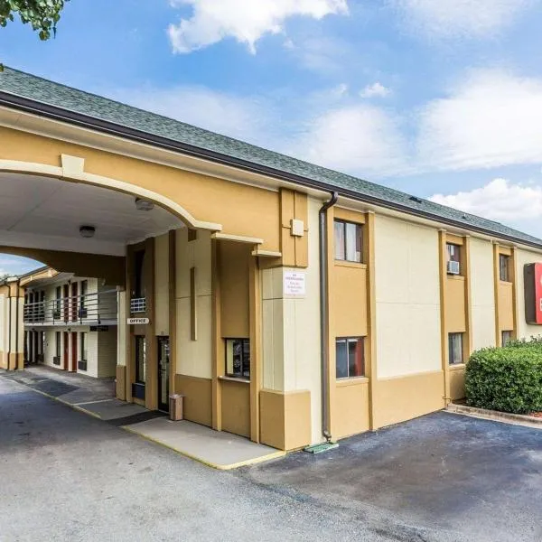 Econo Lodge Inn & Suites Matthews - Charlotte, hotel v destinaci Matthews