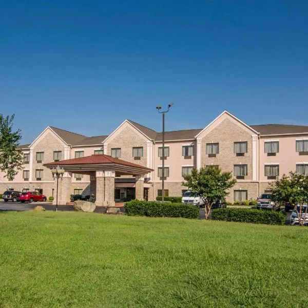 Quality Suites Graham - Burlington South, hotel v destinaci Graham