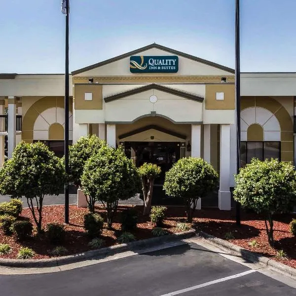 Quality Inn & Suites Mooresville-Lake Norman, khách sạn ở Mooresville