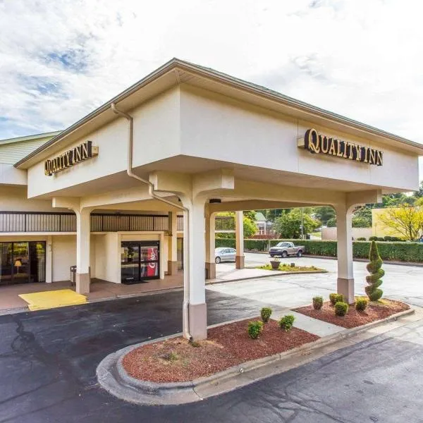 Townhouse Winston Salem - University, ξενοδοχείο σε Γουίνστον-Σάλεμ