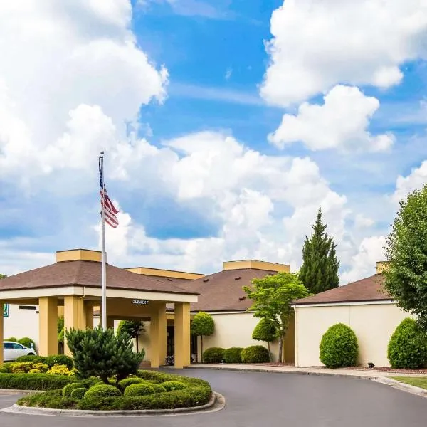 Quality Inn West of Asheville, hotel v destinaci Canton