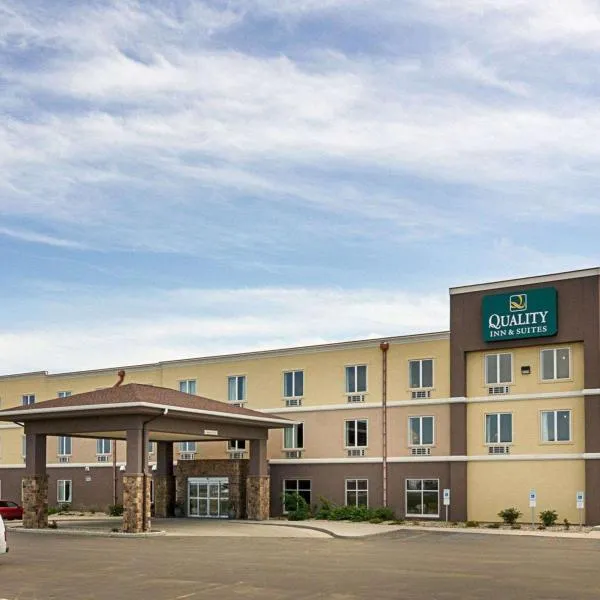 Quality Inn & Suites, готель у місті Майнот