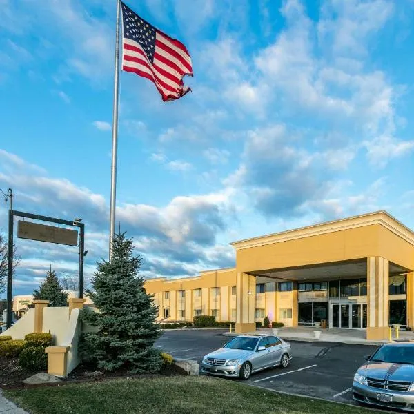 Comfort Inn Medford-Long Island, hotel v destinaci Medford