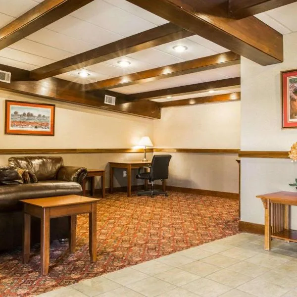 Clarion Inn & Suites Lake George, hotel en Glens Falls