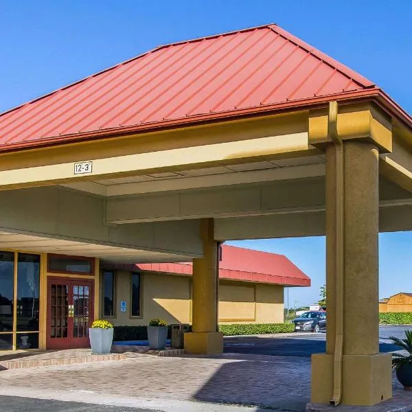 애더에 위치한 호텔 Quality Inn Ada near University