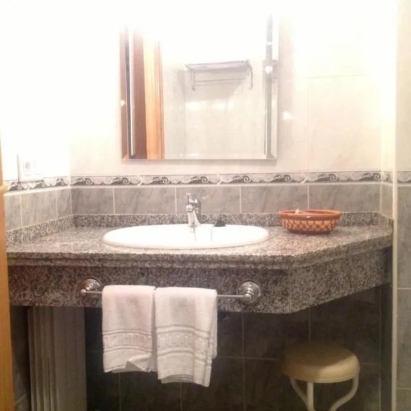 Hostal San Froilan, hotel v destinácii La Virgen del Camino