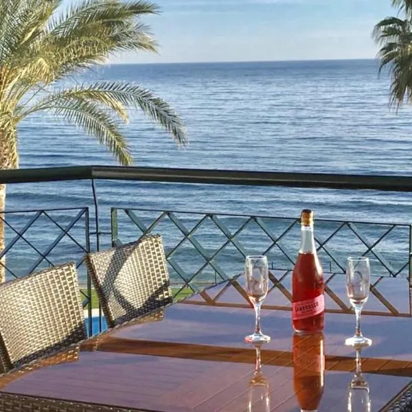 MI CAPRICHO C16 Beachfront Apartment, hotel di Mijas Costa