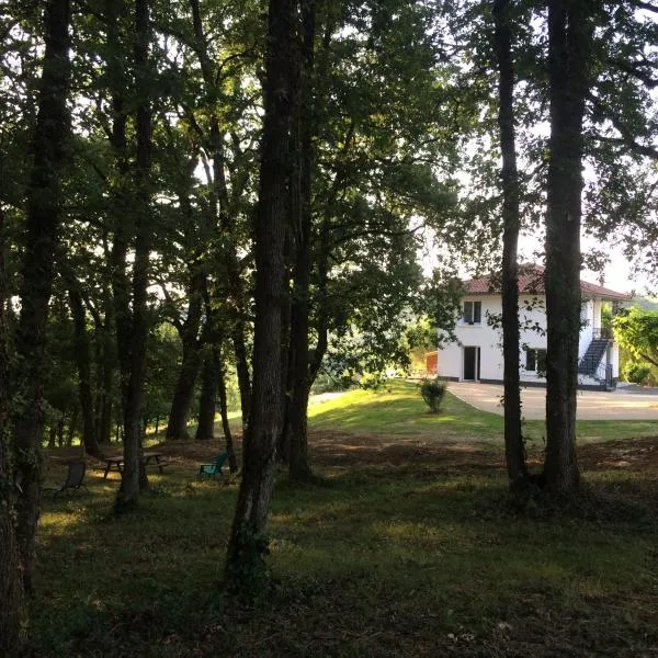 côté chêne, Hotel in Puycornet