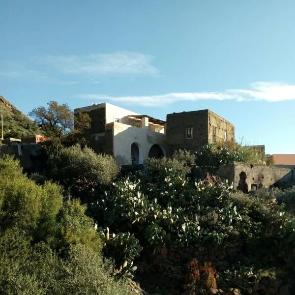 casa 3 archi, hotel em Alicudi