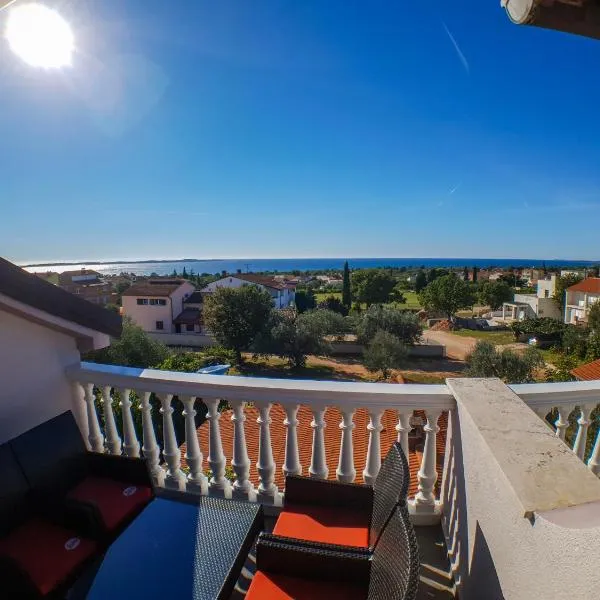 Apartments Jozić, hotel en Peroj