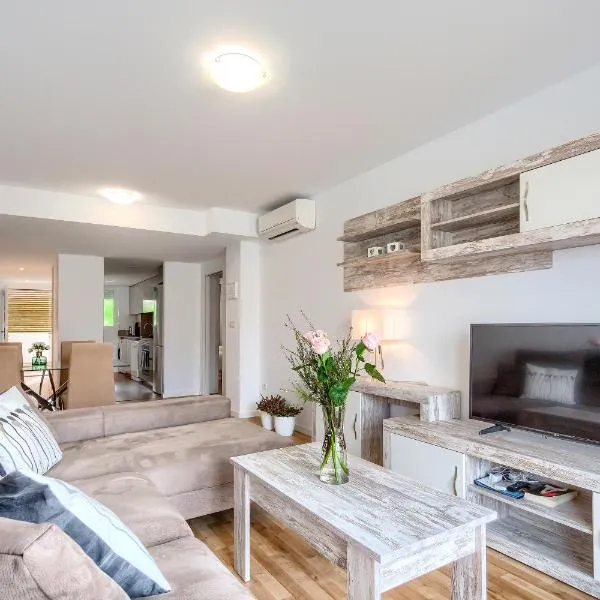 Casco Antiguo 1 Piscina, Terraza y Parking by Vero、アルテアのホテル