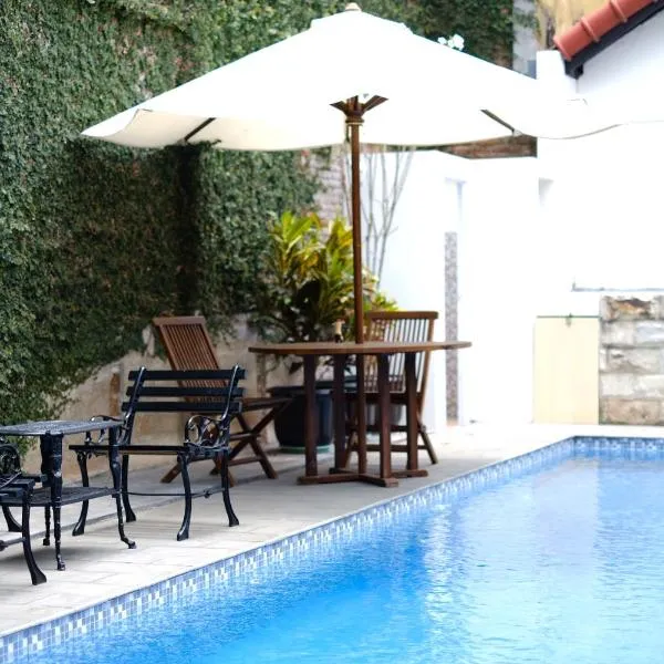 Little Creek Lodge, khách sạn ở Malang